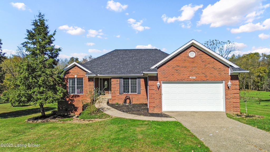 Photo of 3809 Carriage Pointe Dr, Crestwood, KY 40014 (MLS # 1701430)