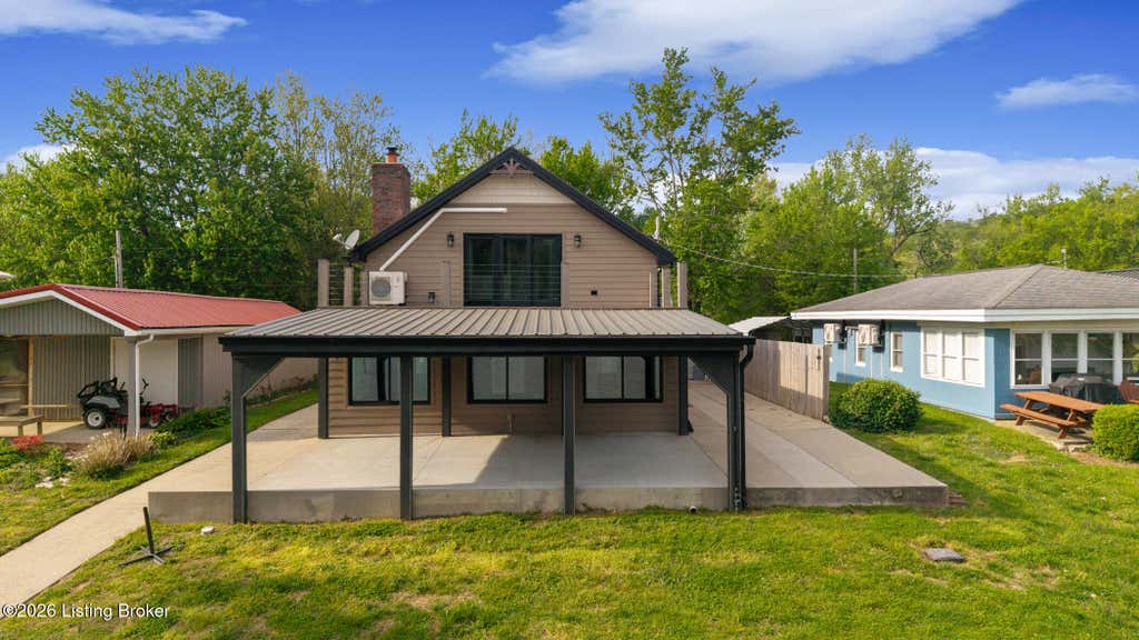 Photo of 252 W River Rd, Charlestown, IN 47111 (MLS # 1725014)
