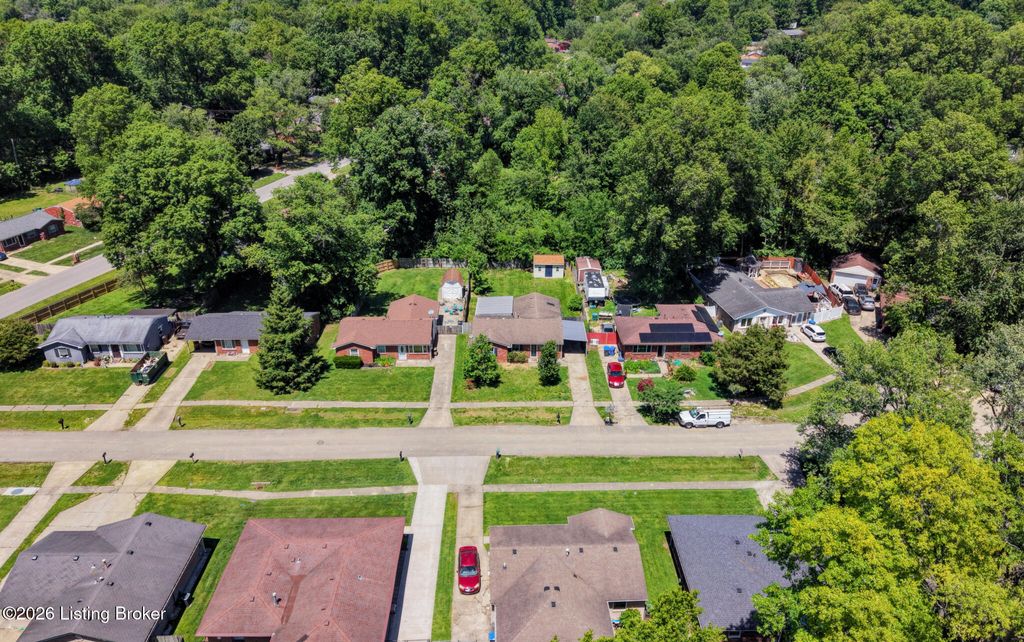 Photo of 1009 Andle Ct, Louisville, KY 40214 (MLS # 1717658)