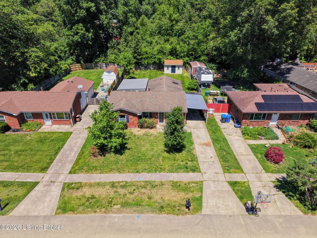 Photo of 1009 Andle Ct, Louisville, KY 40214 (MLS # 1717658)