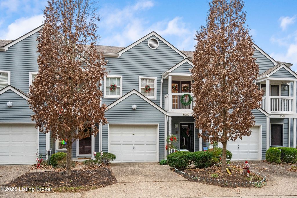 Photo of 5002 Harrods Landing Dr, Prospect, KY 40059 (MLS # 1705372)