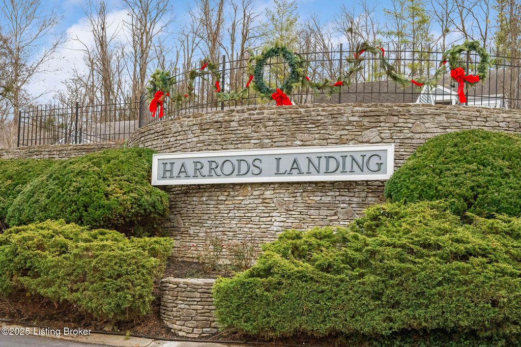 Photo of 5002 Harrods Landing Dr, Prospect, KY 40059 (MLS # 1705372)