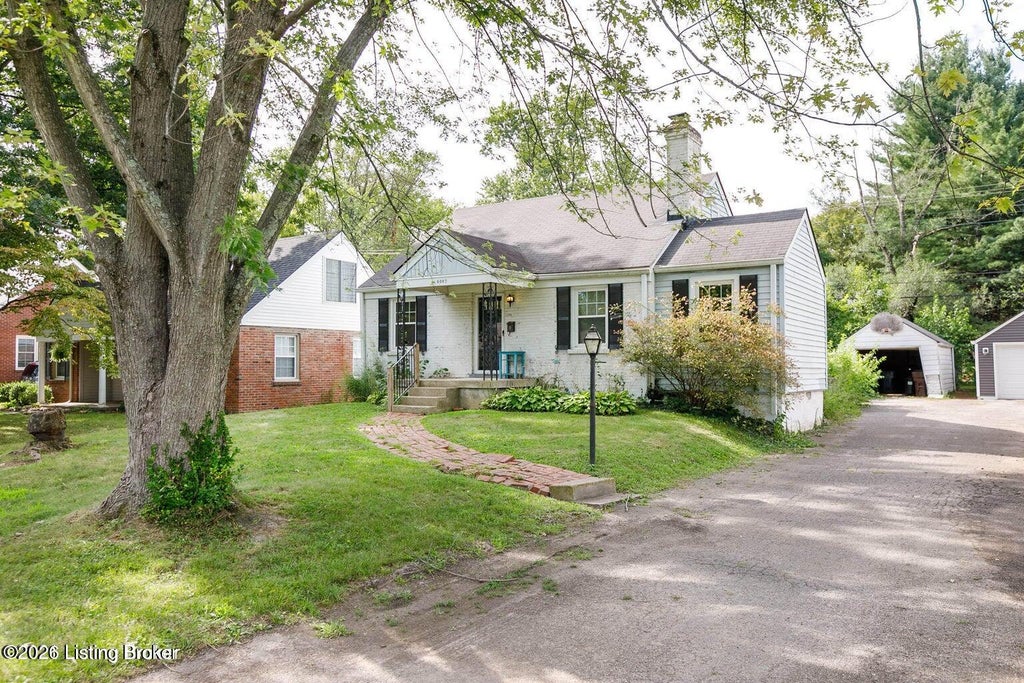 Photo of 4007 Springhill Rd, Louisville, KY 40207 (MLS # 1730658)