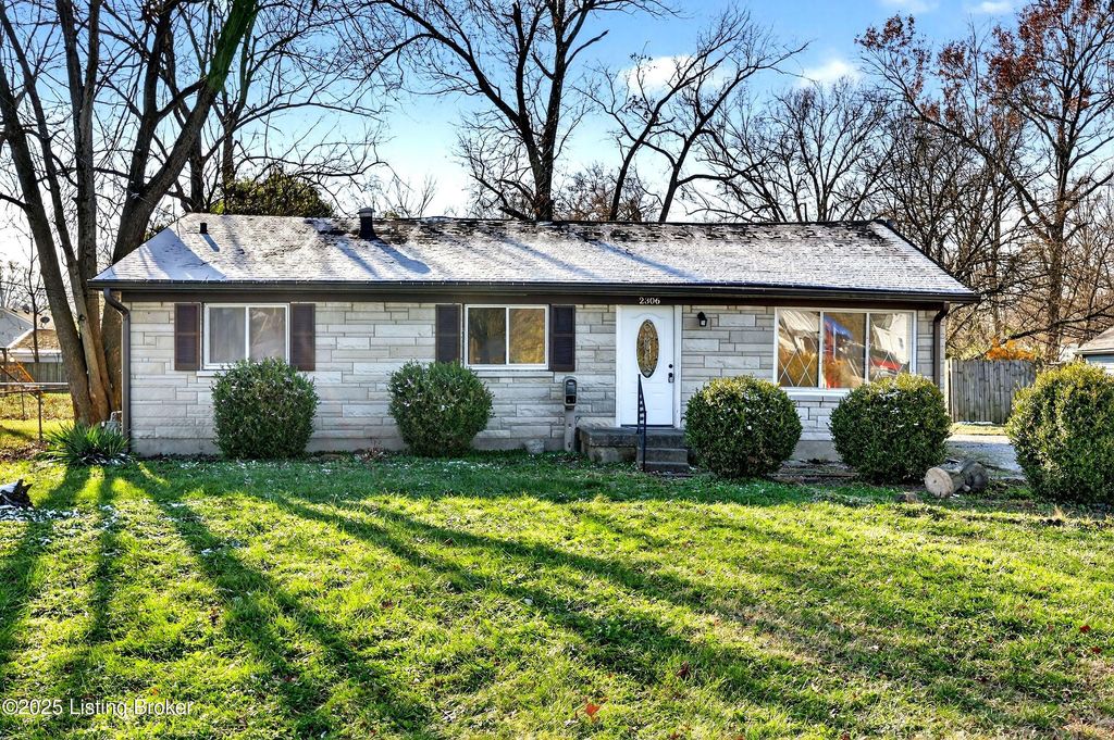 Photo of 2306 Edgin Ct, Louisville, KY 40216 (MLS # 1705064)