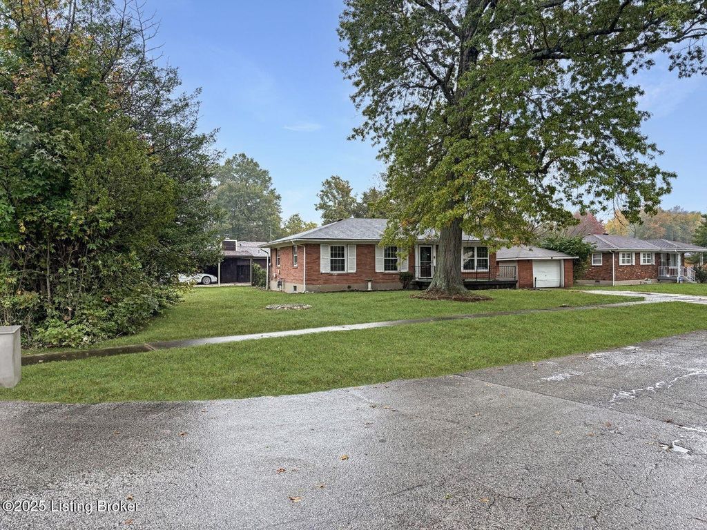 Photo of 5501 Tupelo Pass, Louisville, KY 40219 (MLS # 1702083)
