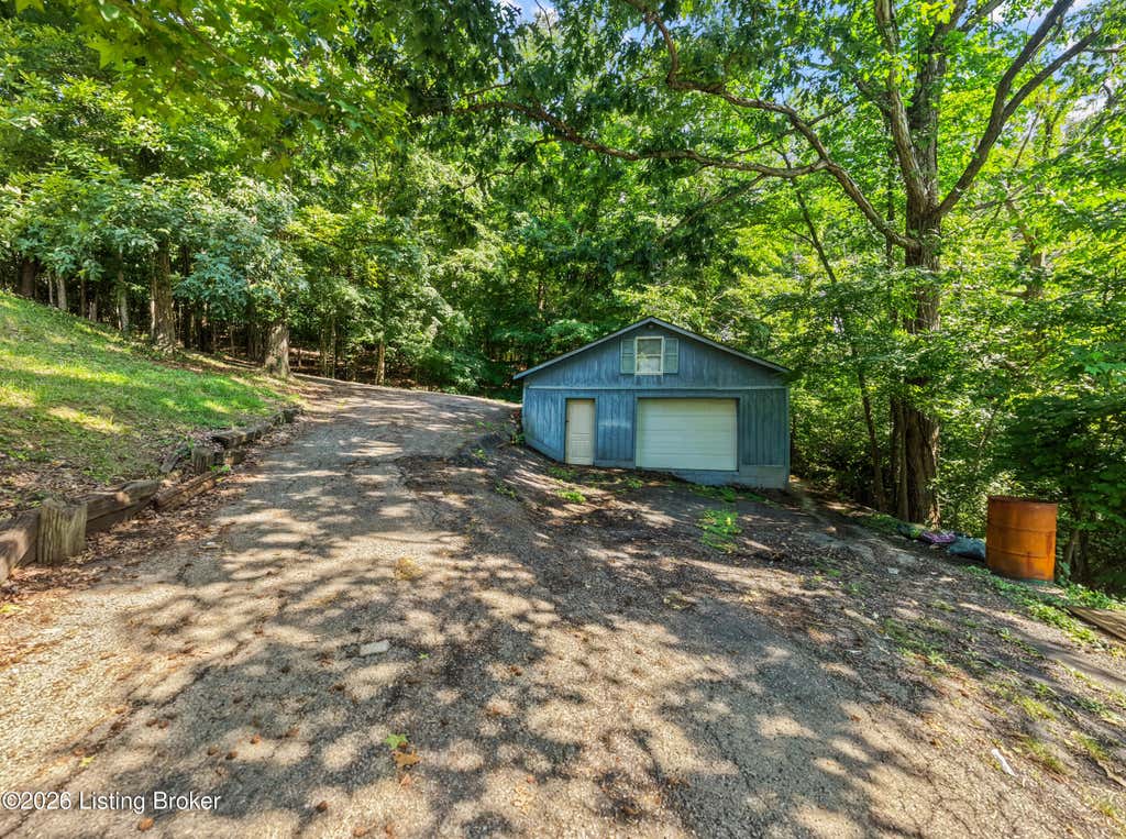 Photo of 10811 Stonestreet Rd, Louisville, KY 40272 (MLS # 1720214)