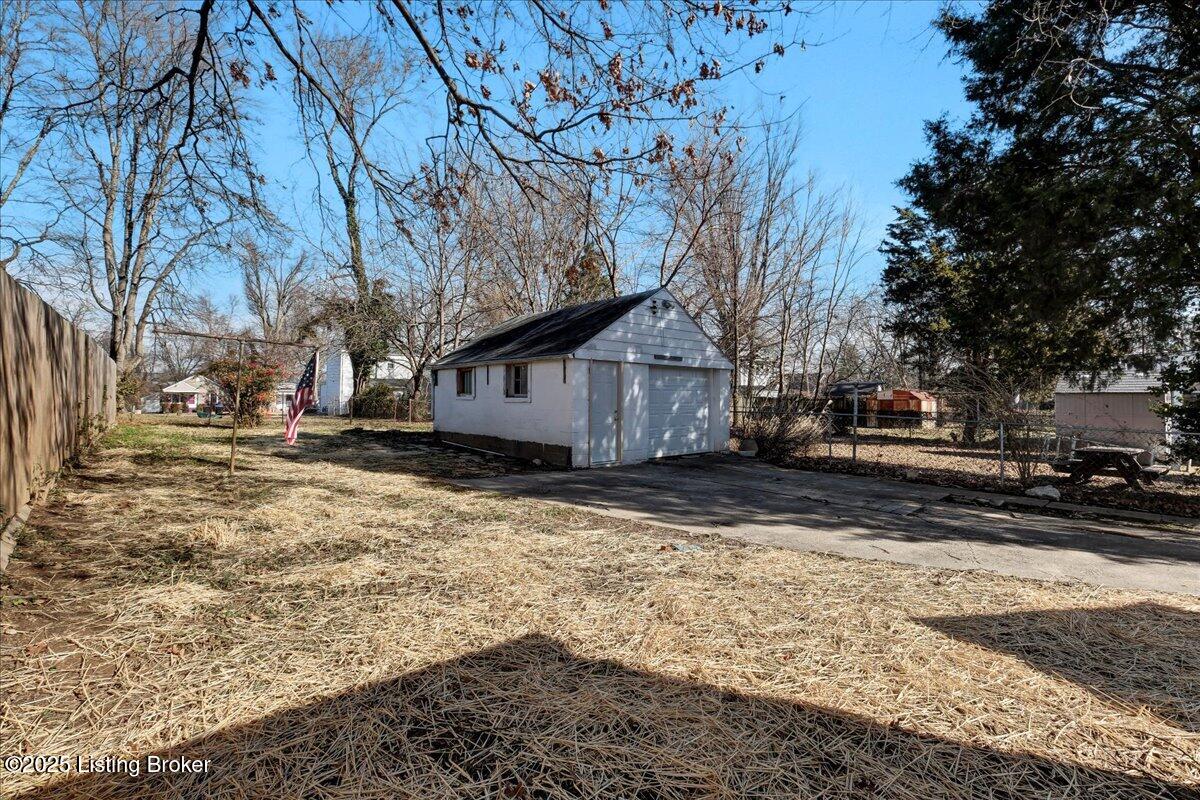 327 Alger Ave, Louisville, Kentucky image 31