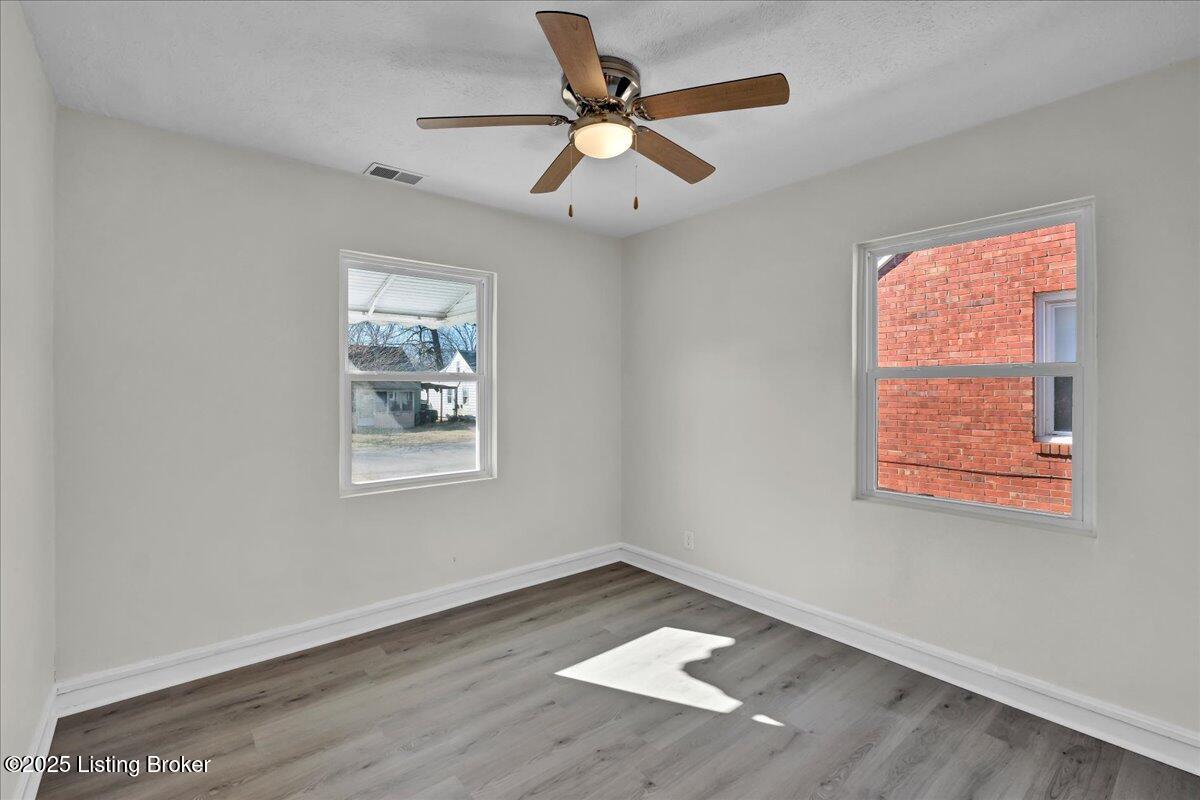 327 Alger Ave, Louisville, Kentucky image 18