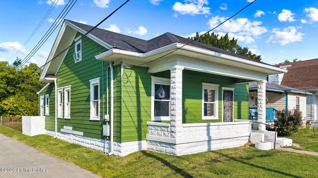 Photo of 1346 S 32nd St, Louisville, KY 40211 (MLS # 1729563)