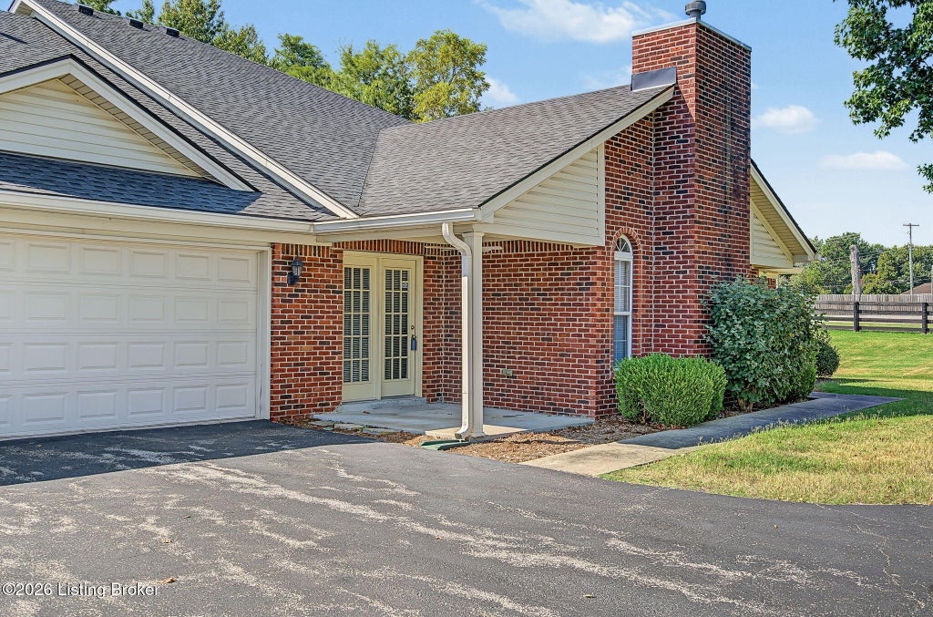 Photo of 11303 Ridge Lake Dr, Louisville, KY 40272 (MLS # 1728675)