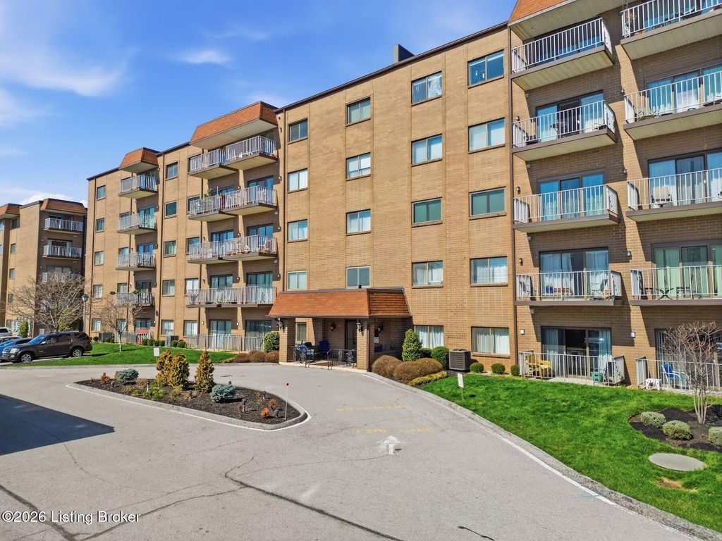 Photo of 3030 Breckenridge Ln #118, Louisville, KY 40220 (MLS # 1711055)