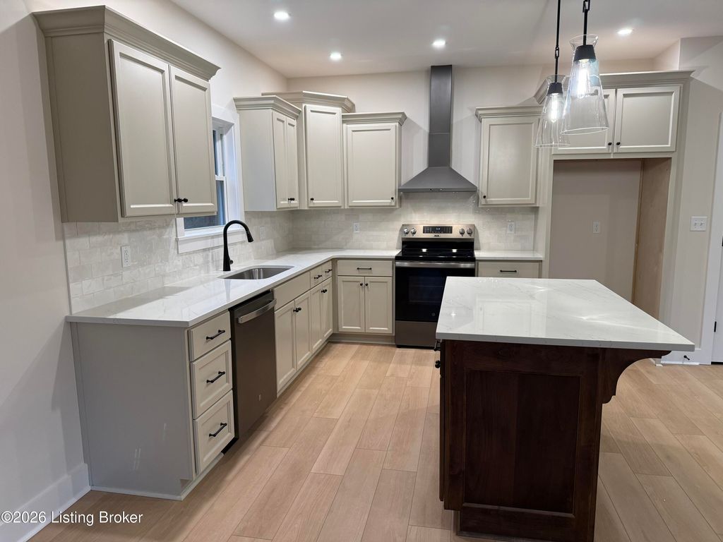 Photo of 2608 Sycamore Run Ct, La Grange, KY 40031 (MLS # 1700425)