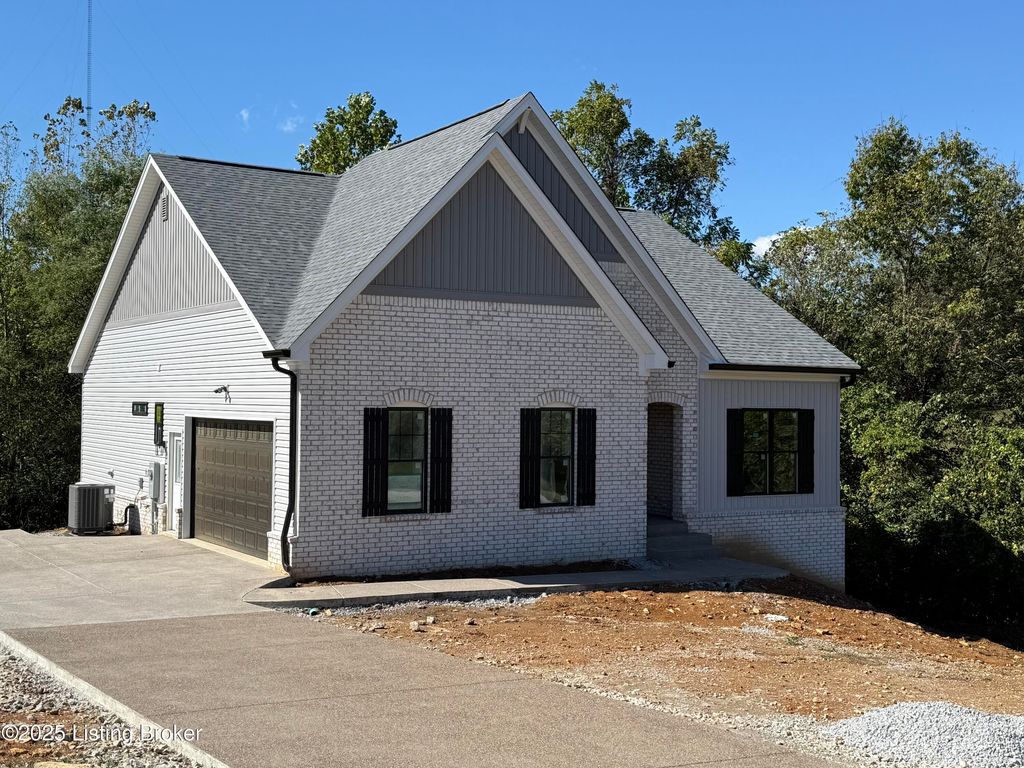 Photo of 2608 Sycamore Run Ct, La Grange, KY 40031 (MLS # 1700425)