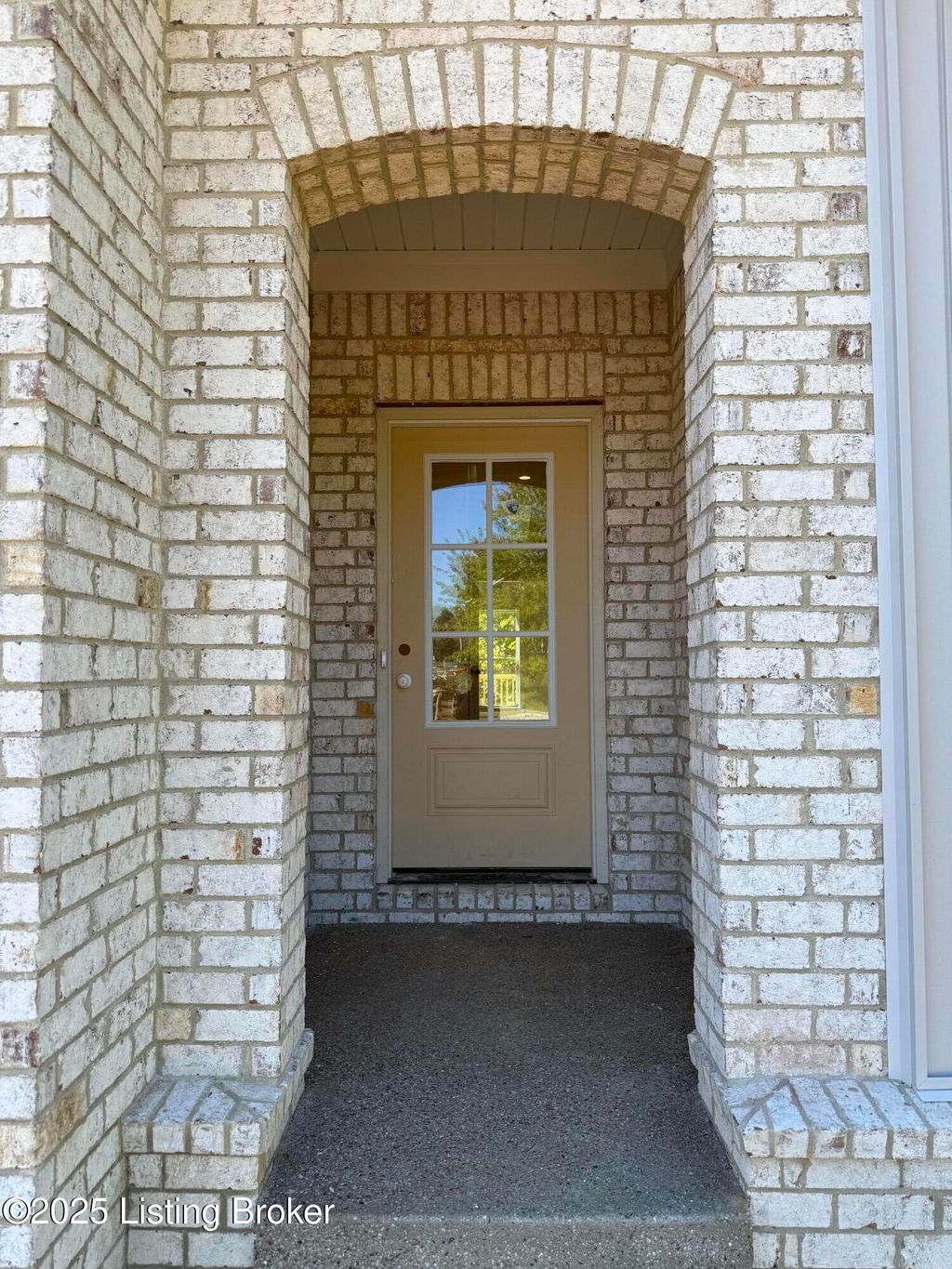 Photo of 2608 Sycamore Run Ct, La Grange, KY 40031 (MLS # 1700425)