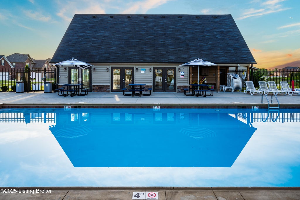 Photo of 196 Dayflower Ct, Shepherdsville, KY 40165 (MLS # 1724692)