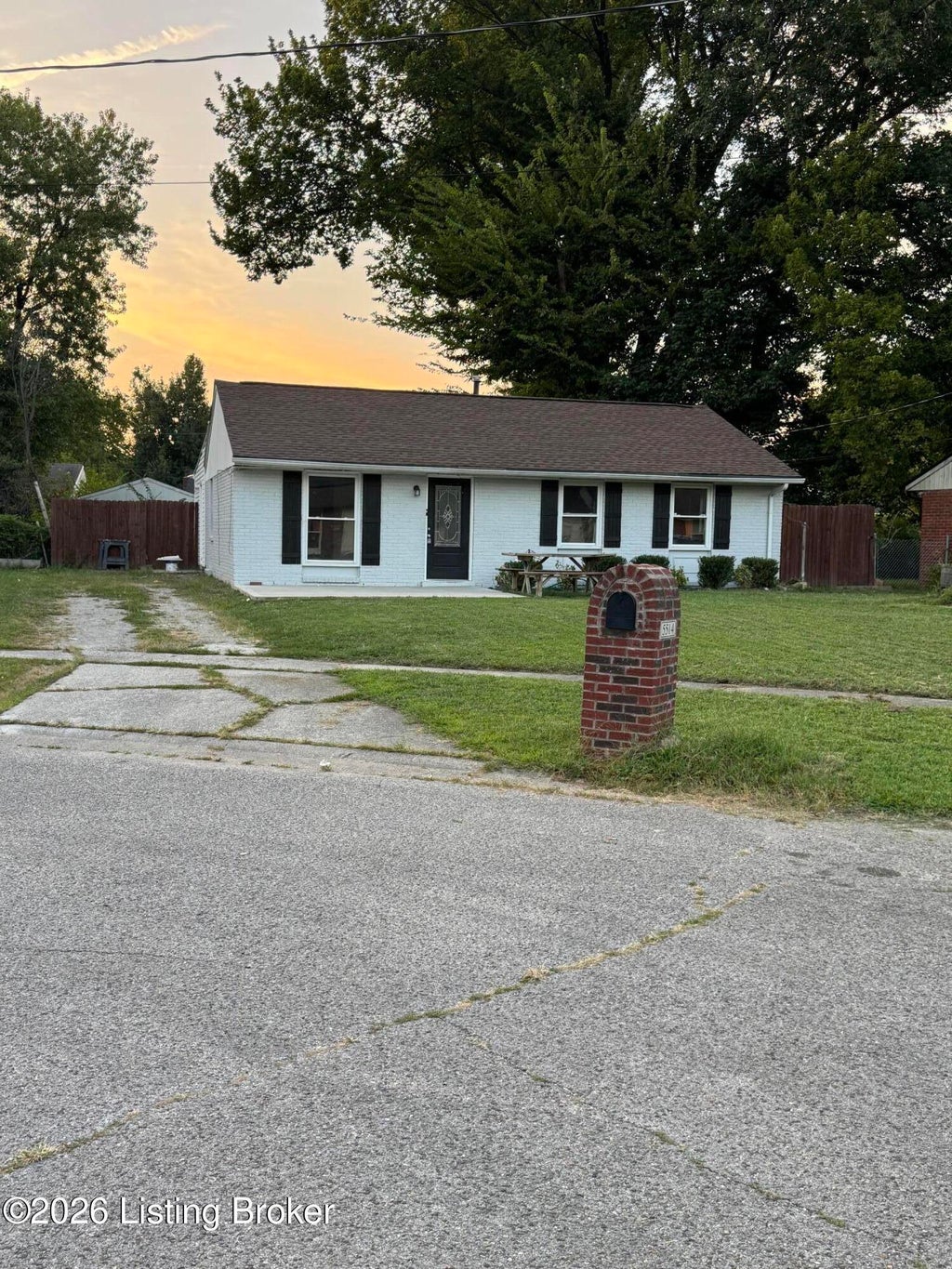 Photo of 5514 Redondo Cir, Louisville, KY 40218 (MLS # 1727769)