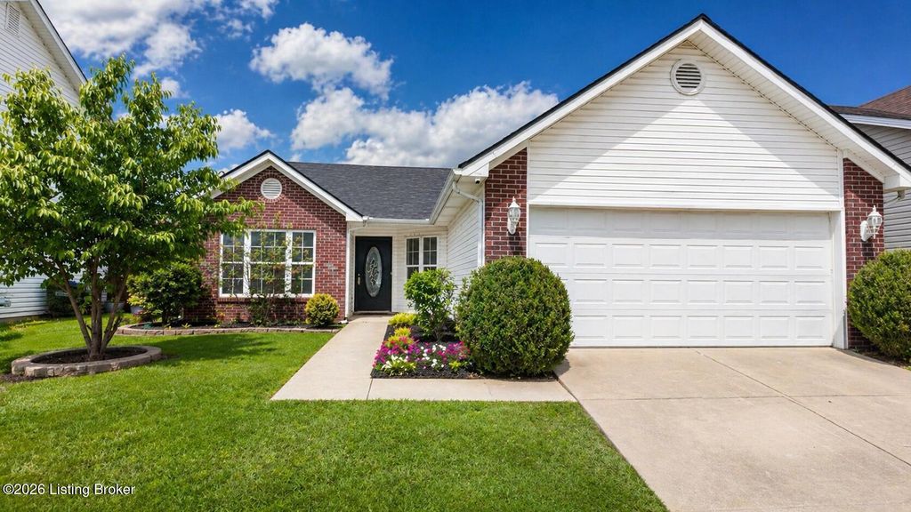 Photo of 5925 Grandel Meadow Ct, Louisville, KY 40258 (MLS # 1715794)