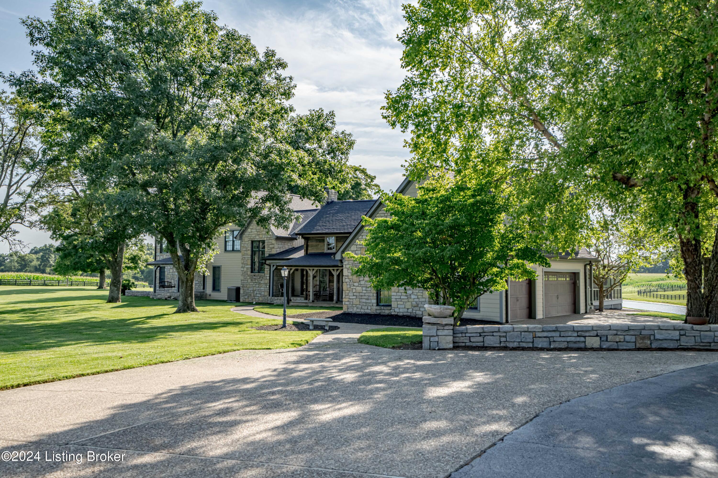 411 Paddock Ln, Simpsonville, Kentucky image 3