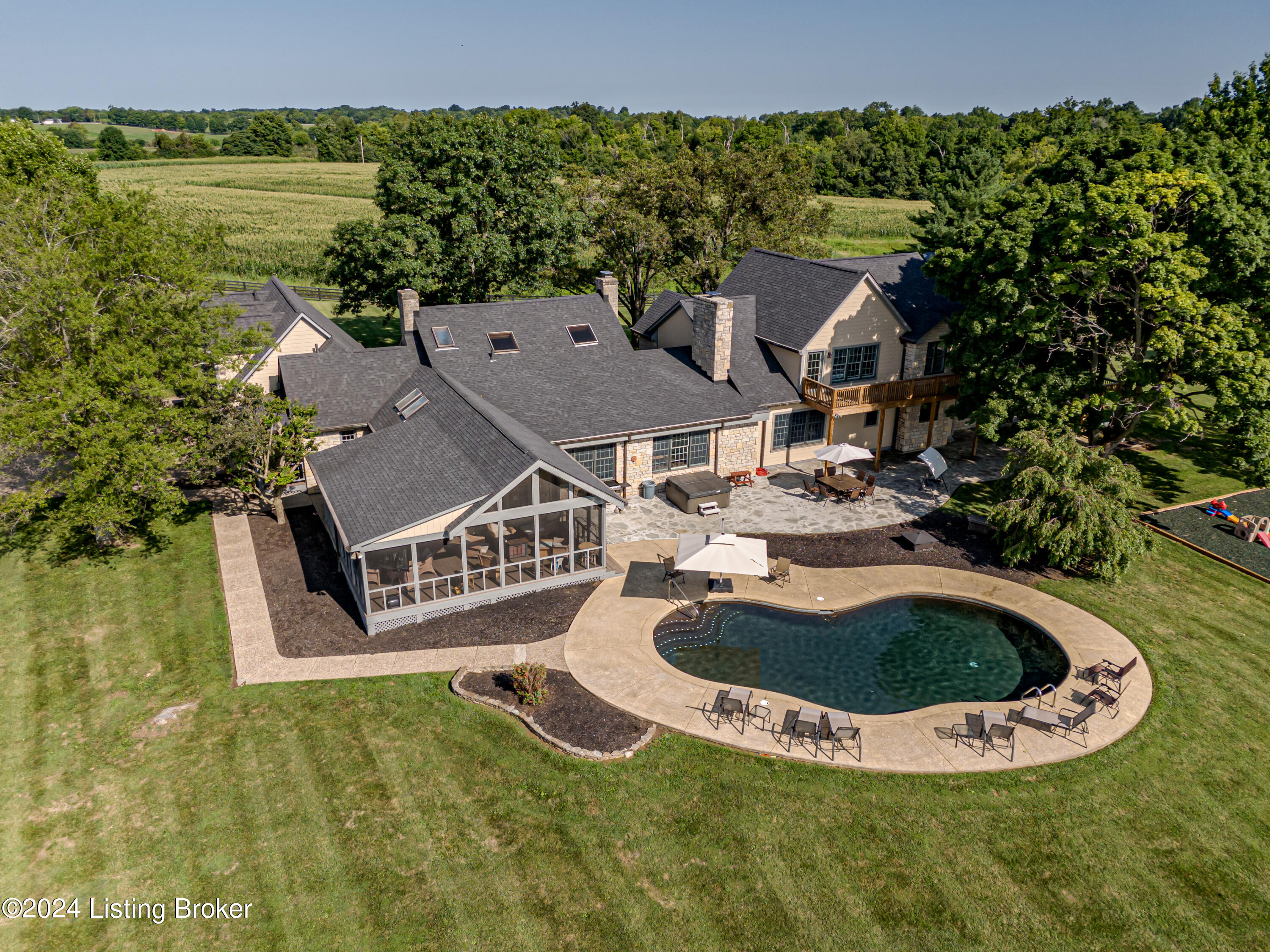 411 Paddock Ln, Simpsonville, Kentucky image 1