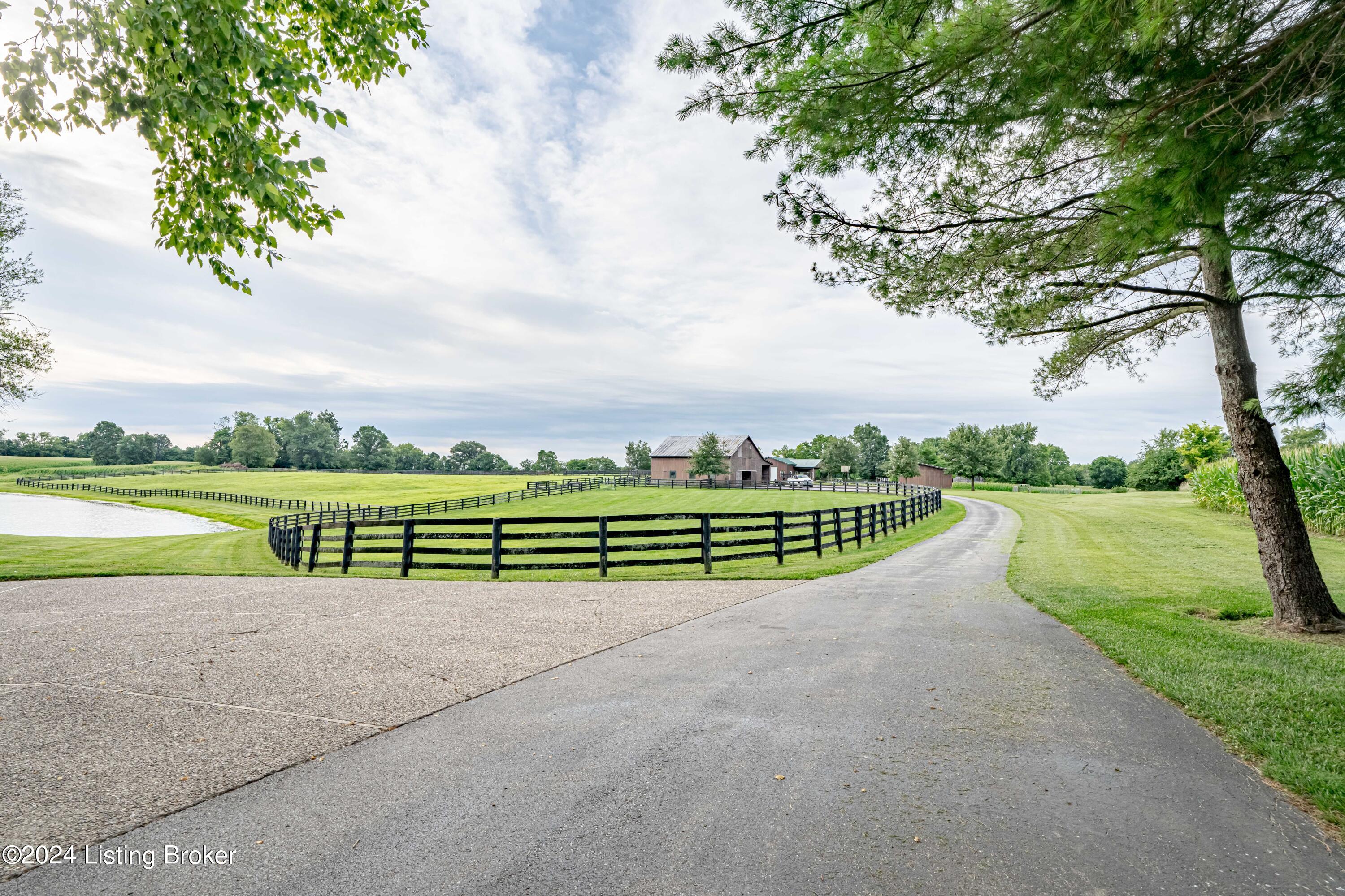 411 Paddock Ln, Simpsonville, Kentucky image 28