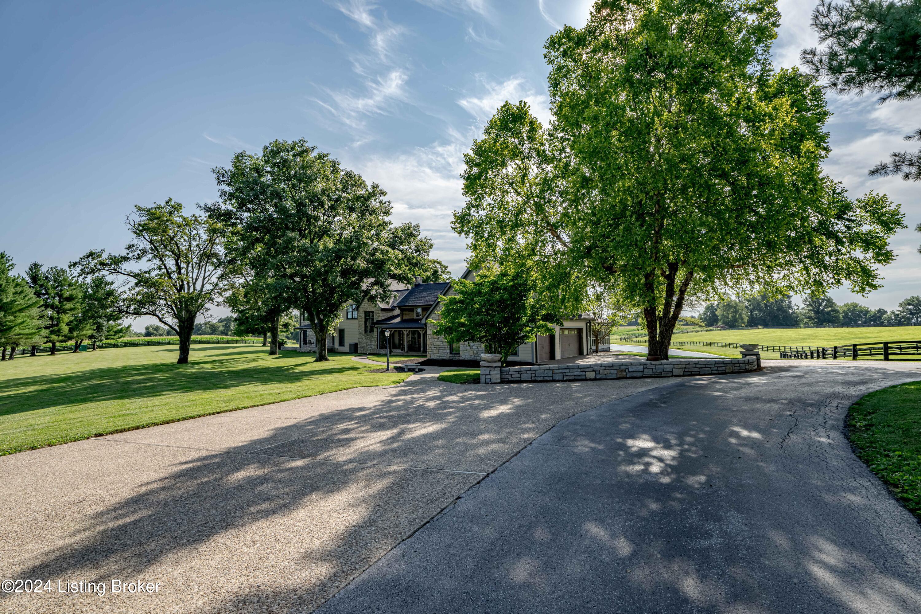 411 Paddock Ln, Simpsonville, Kentucky image 2