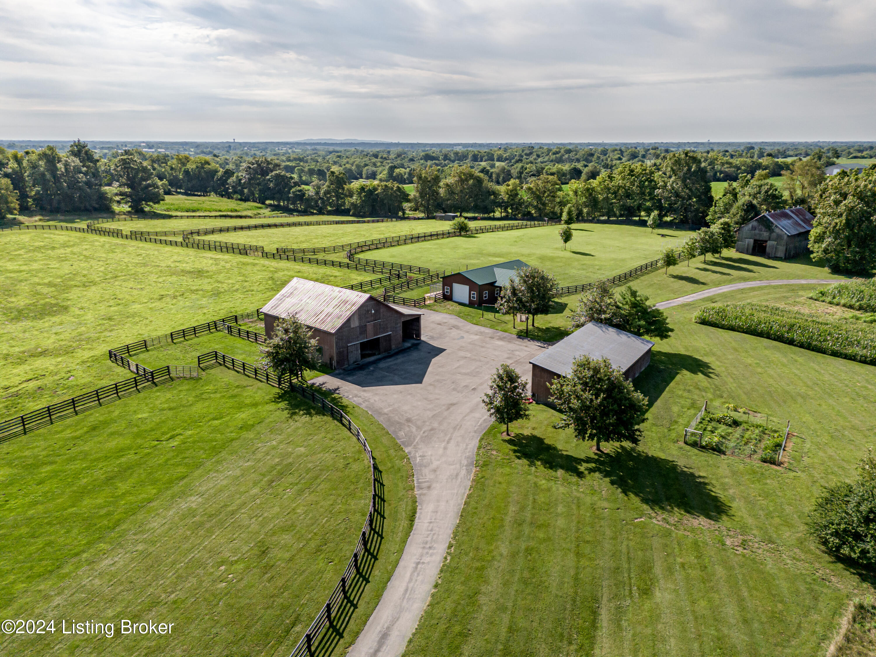 411 Paddock Ln, Simpsonville, Kentucky image 4