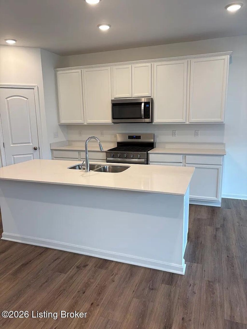 Photo of 2015 Lyndon Green Cir, Lyndon, KY 40242 (MLS # 1712362)