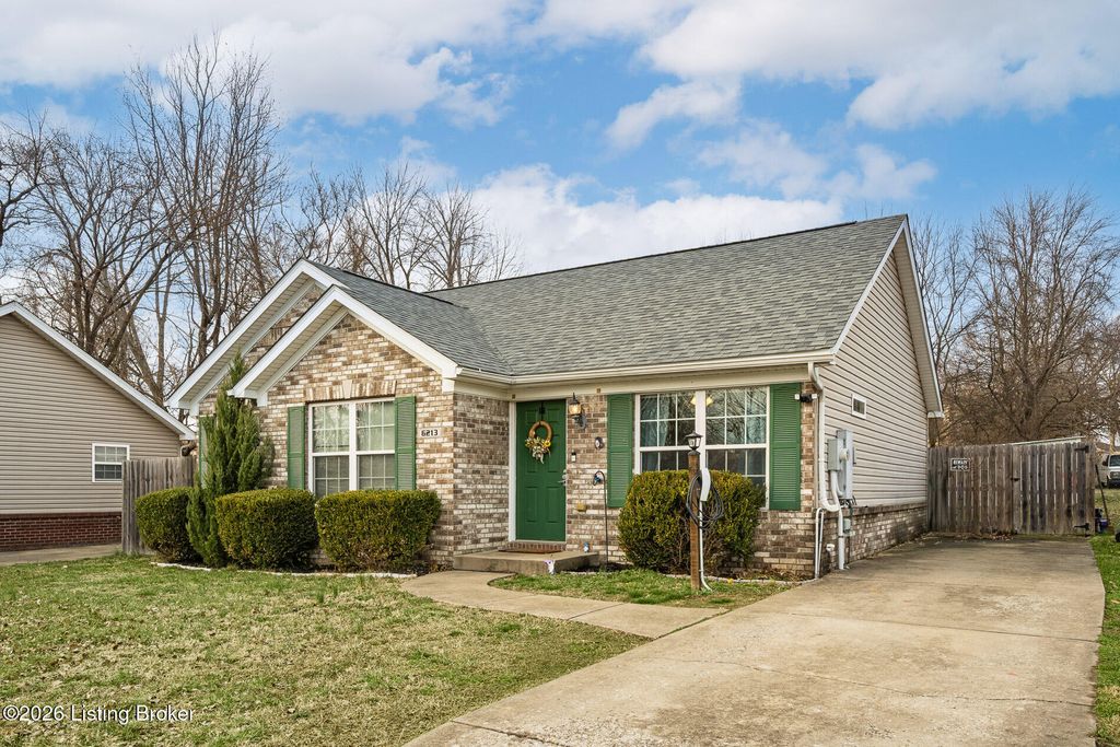 Photo of 6213 Forsythia Ln, Louisville, KY 40229 (MLS # 1711219)
