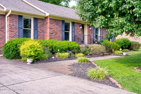 Homes For Sale - 194 Circle Valley Dr<br/> Louisville, KY 40229