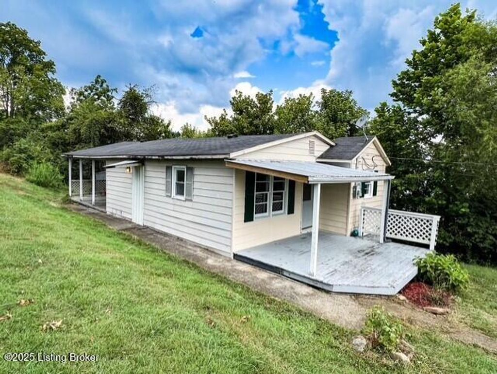 Photo of 101 Cherry St, Caneyville, KY 42721 (MLS # 1709482)