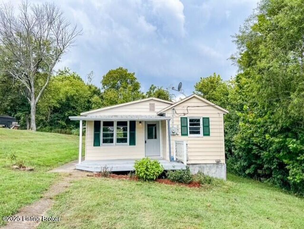 Photo of 101 Cherry St, Caneyville, KY 42721 (MLS # 1709482)