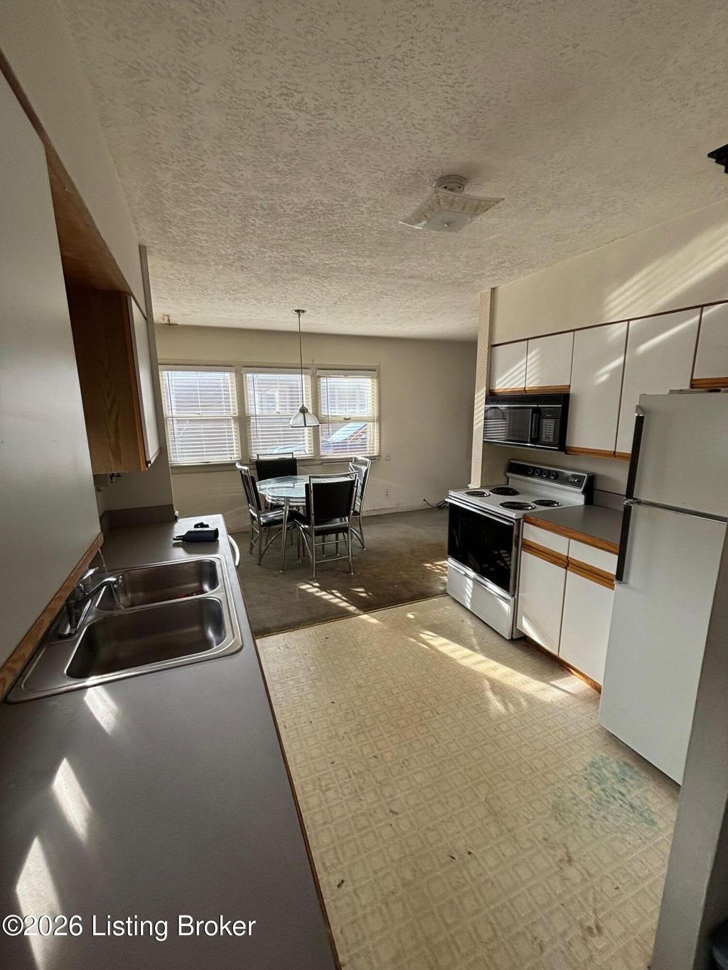 Photo of 2132 Belmont Rd, Louisville, KY 40218 (MLS # 1706108)