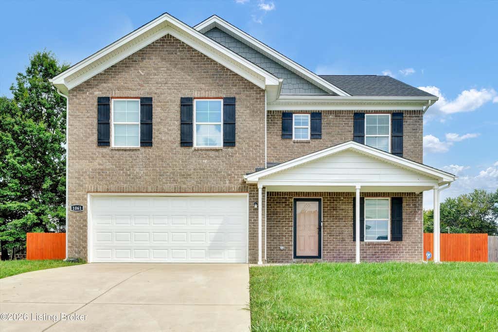 Photo of 1061 Shady Brook Ln, Louisville, KY 40229 (MLS # 1722898)