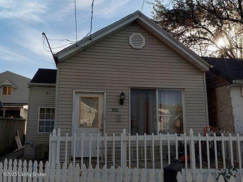 Photo of 1816 Bank St, Louisville, KY 40203 (MLS # 1703739)