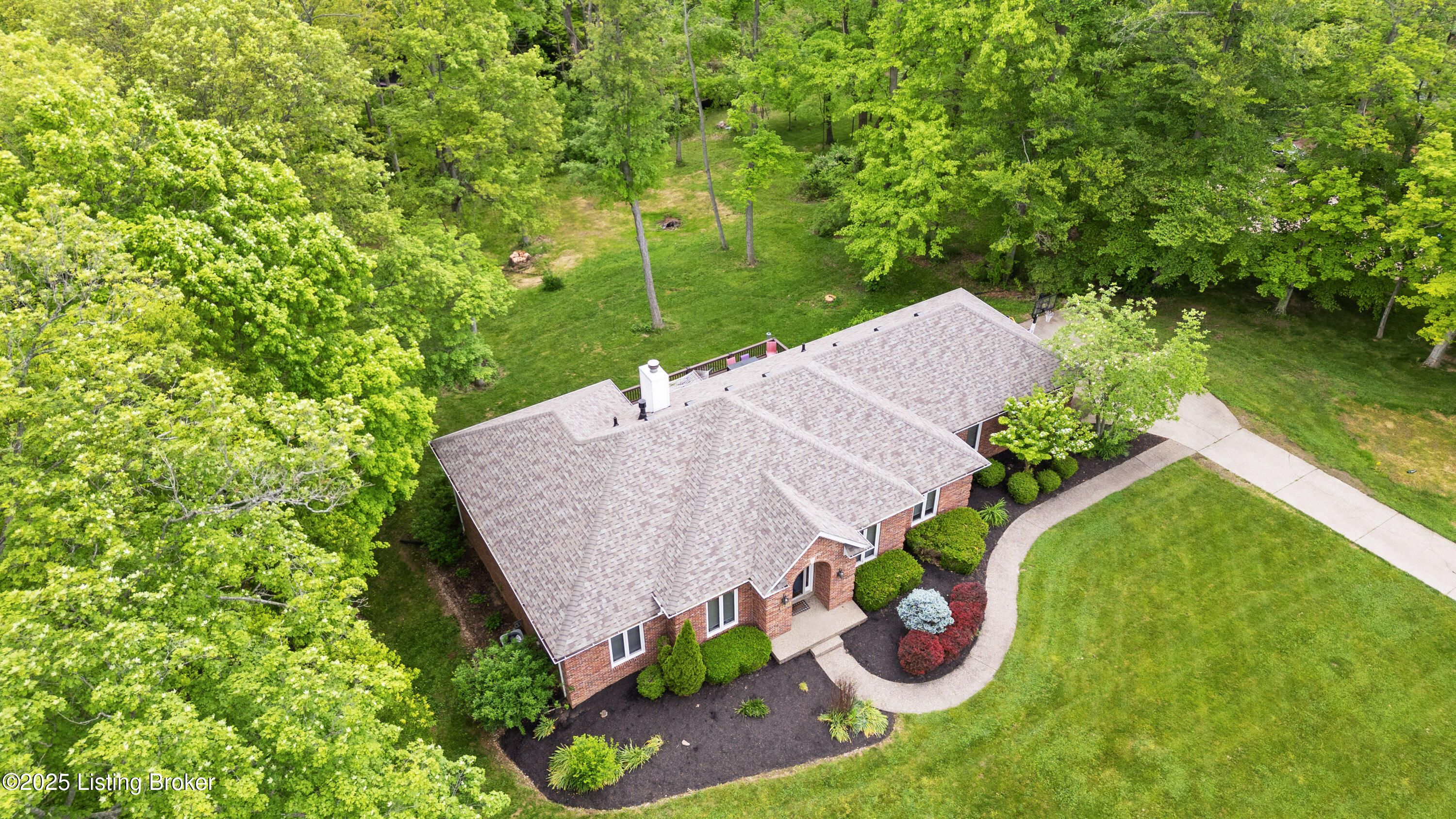 4424 Grand Cir, Crestwood, Pennsylvania image 3