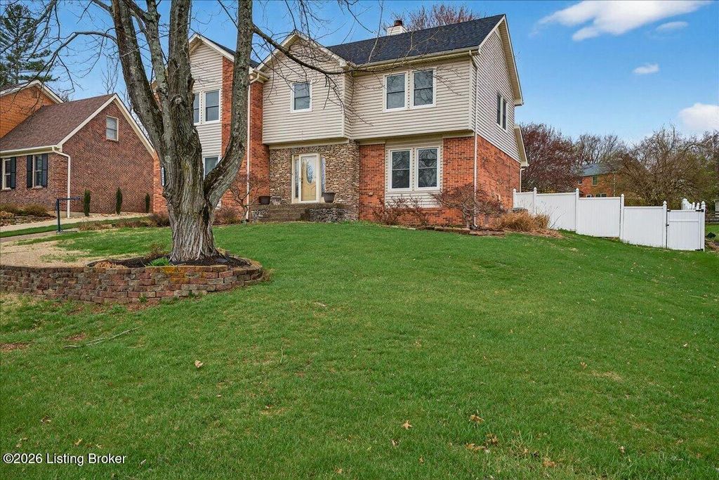 Photo of 3721 Locust Cir, Prospect, KY 40059 (MLS # 1712092)