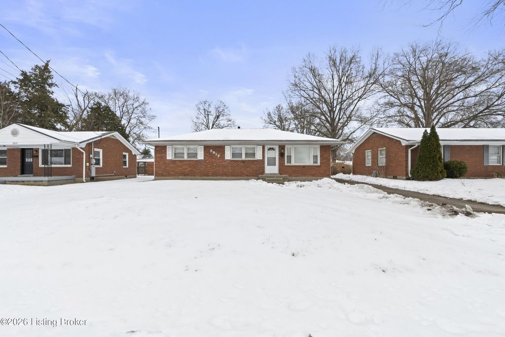 Photo of 5917 Middlerose Cir, Louisville, KY 40272 (MLS # 1708464)