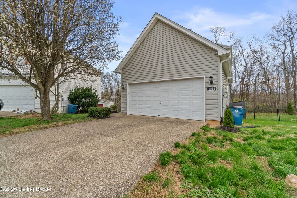 Photo of 11623 Walnut View Way, Louisville, KY 40299 (MLS # 1712585)
