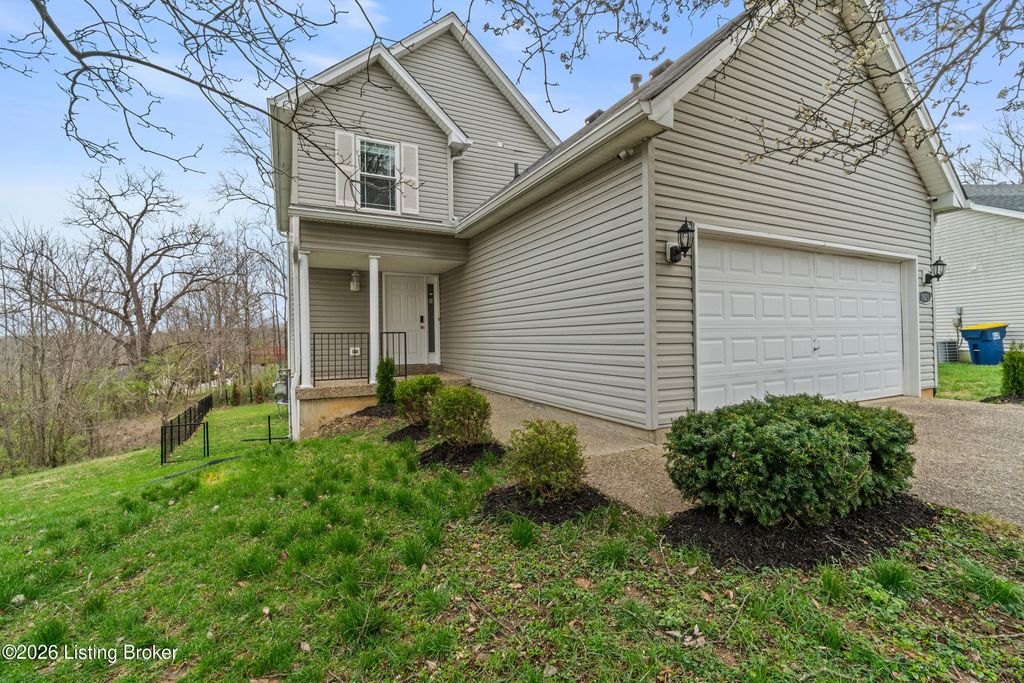 Photo of 11623 Walnut View Way, Louisville, KY 40299 (MLS # 1712585)