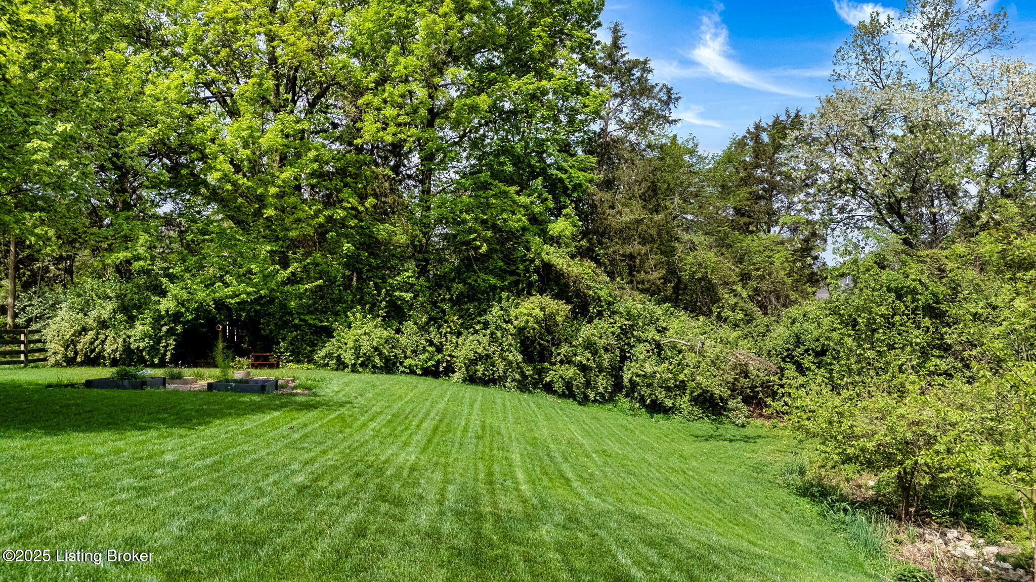 4020 Saratoga Woods Dr, Louisville, Pennsylvania image 3