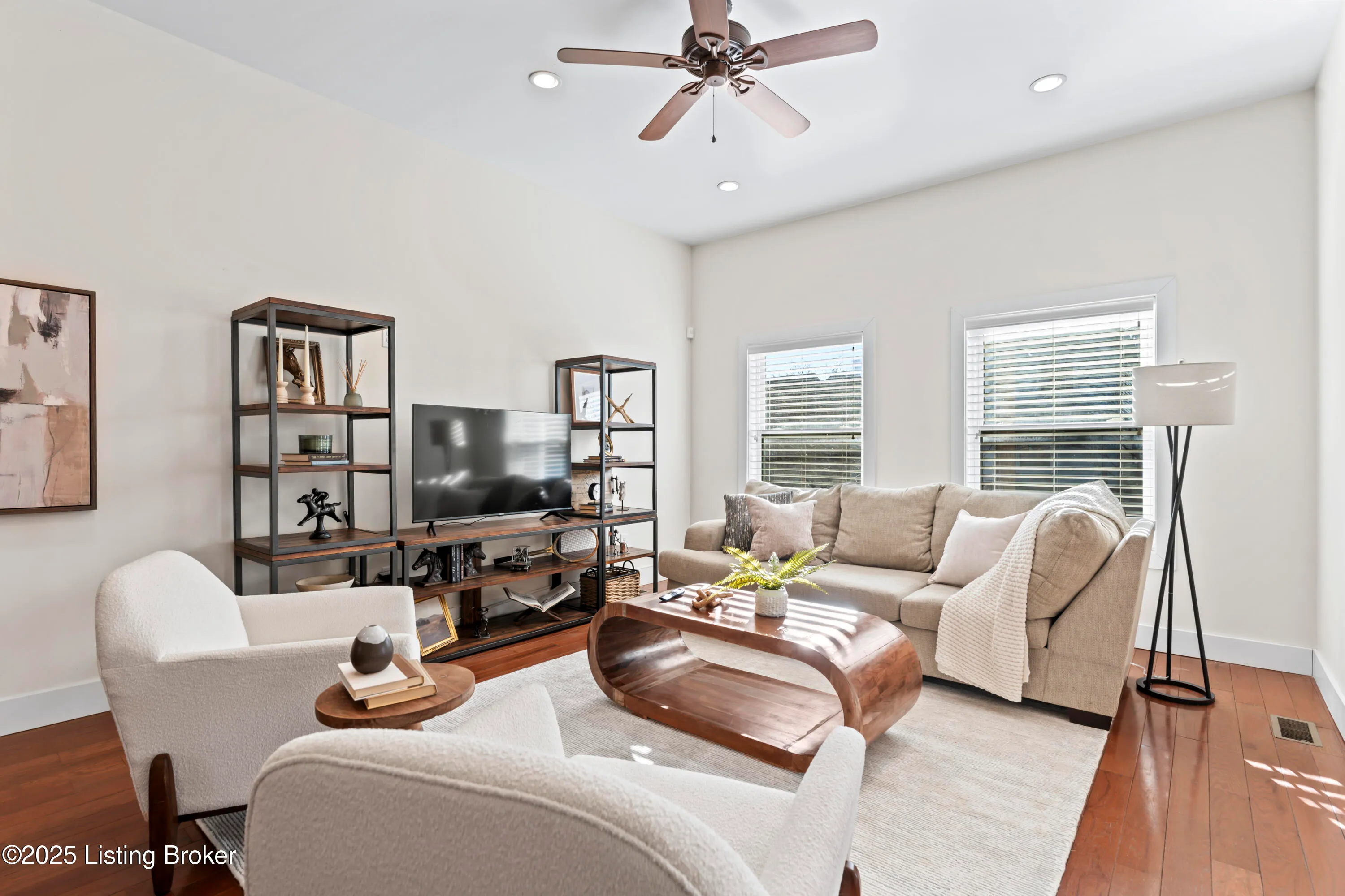Louisville, Kentucky 40205, United States, 4 Bedrooms Bedrooms, ,4 BathroomsBathrooms,Residential,Active,123238