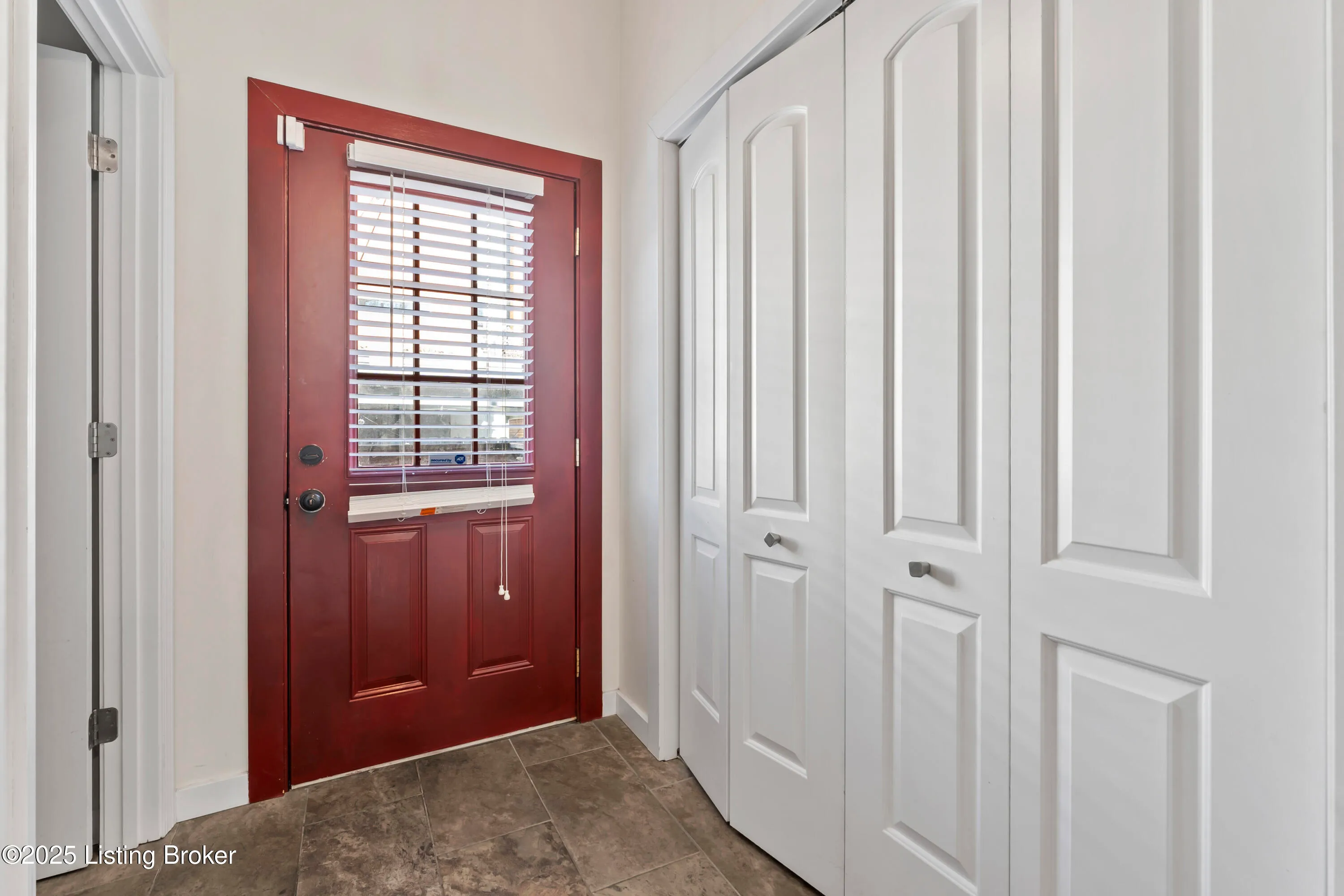 Louisville, Kentucky 40205, United States, 4 Bedrooms Bedrooms, ,4 BathroomsBathrooms,Residential,Active,123238