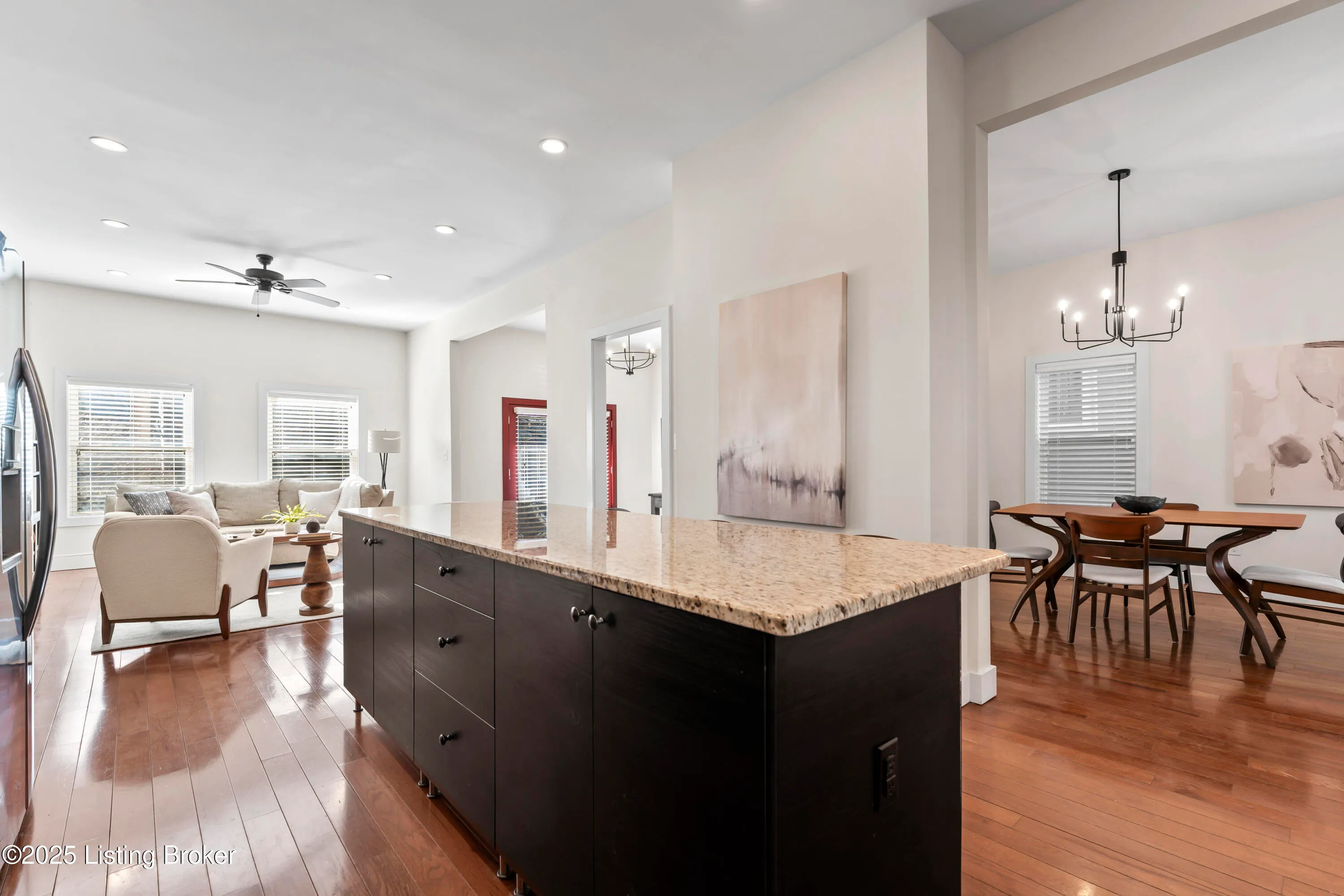 Louisville, Kentucky 40205, United States, 4 Bedrooms Bedrooms, ,4 BathroomsBathrooms,Residential,Active,123238