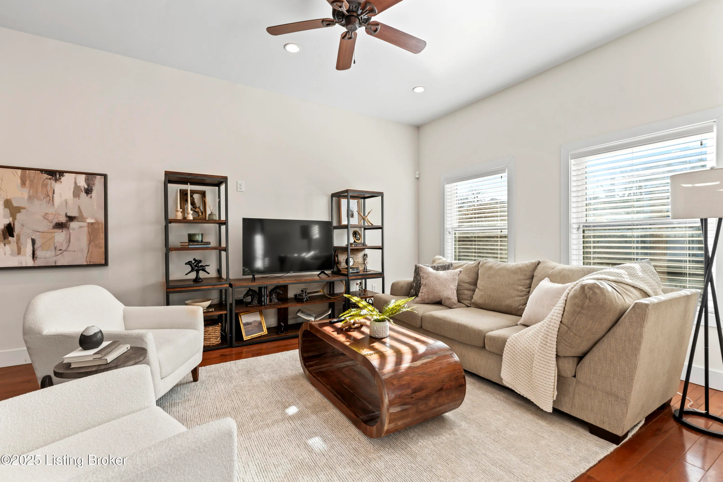 Louisville, Kentucky 40205, United States, 4 Bedrooms Bedrooms, ,4 BathroomsBathrooms,Residential,Active,123238