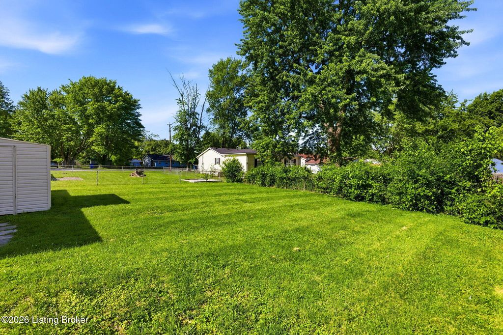 Photo of 9114 New Maple Rd, Louisville, KY 40229 (MLS # 1717504)