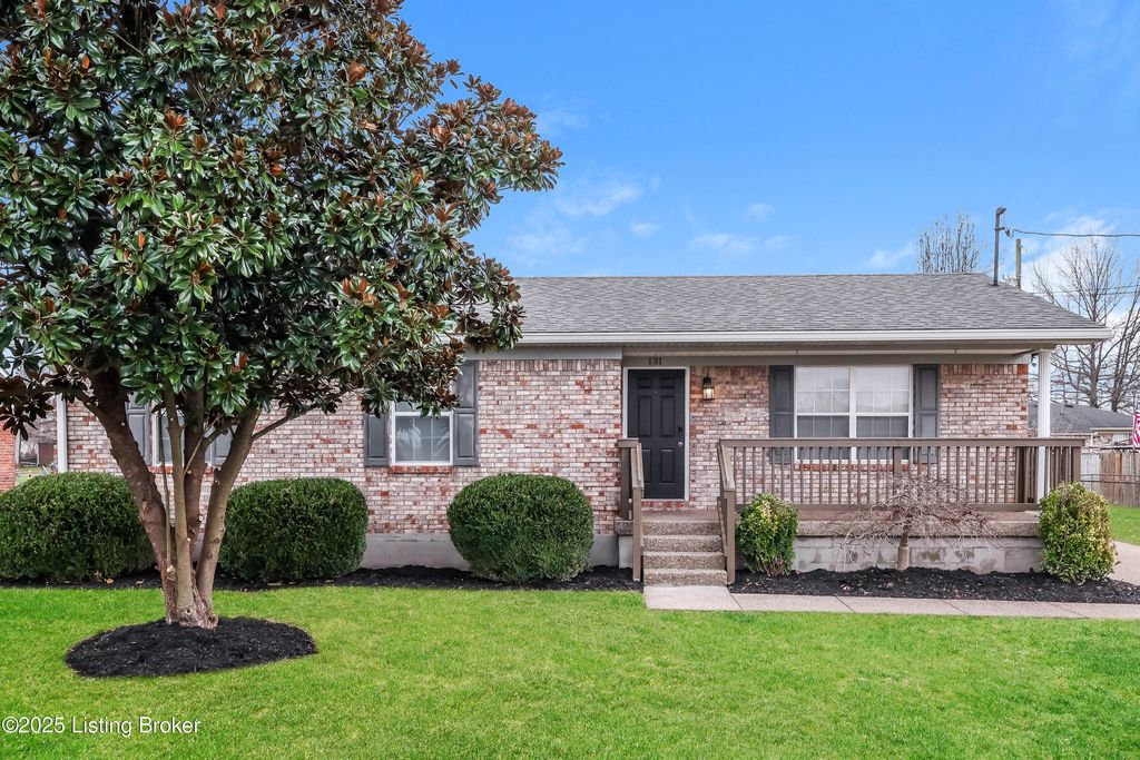 Photo of 131 Shawnee Dr, Shepherdsville, KY 40165 (MLS # 1704972)