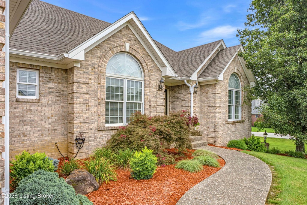 Photo of 1260 Pebble Dr, Shelbyville, KY 40065 (MLS # 1723029)