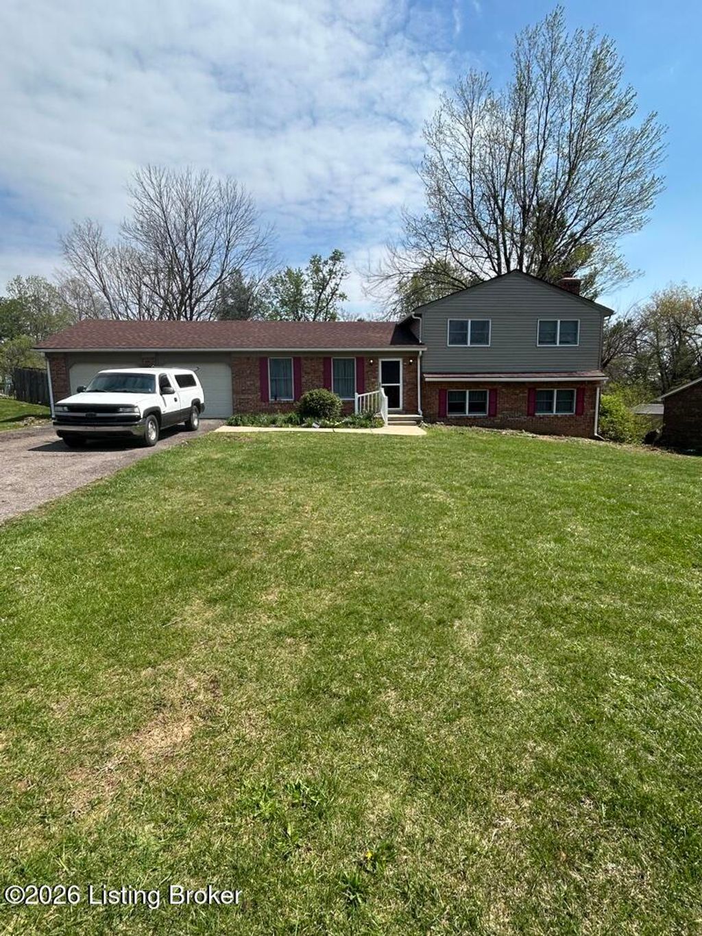 Photo of 140 Cecilianna Dr, Elizabethtown, KY 42701 (MLS # 1713857)
