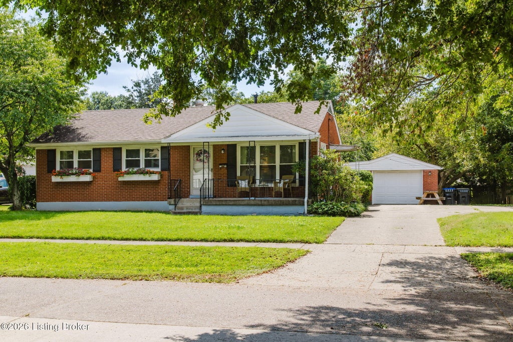 Photo of 3105 Iris Way, Louisville, KY 40220 (MLS # 1728014)