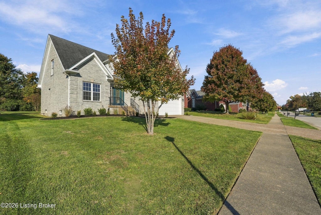 Photo of 7910 Windgate Dr, Louisville, KY 40291 (MLS # 1733413)